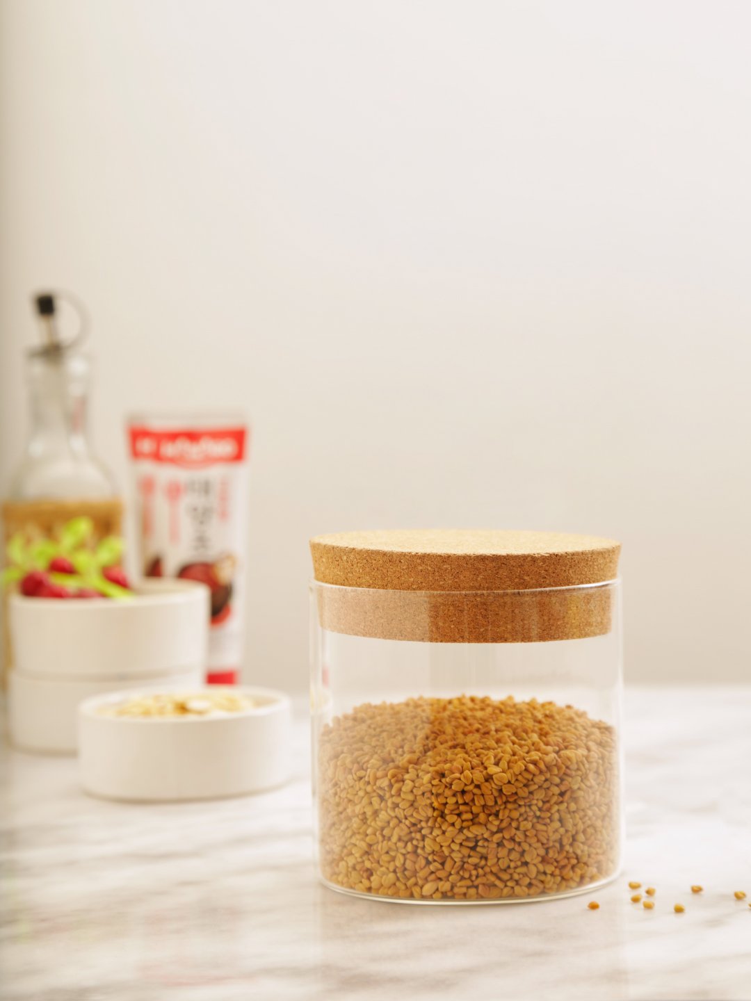 NATURALLYOURS Borosilicate Glass Storage Jar with Cork Stopper 1Pcs, 630ml