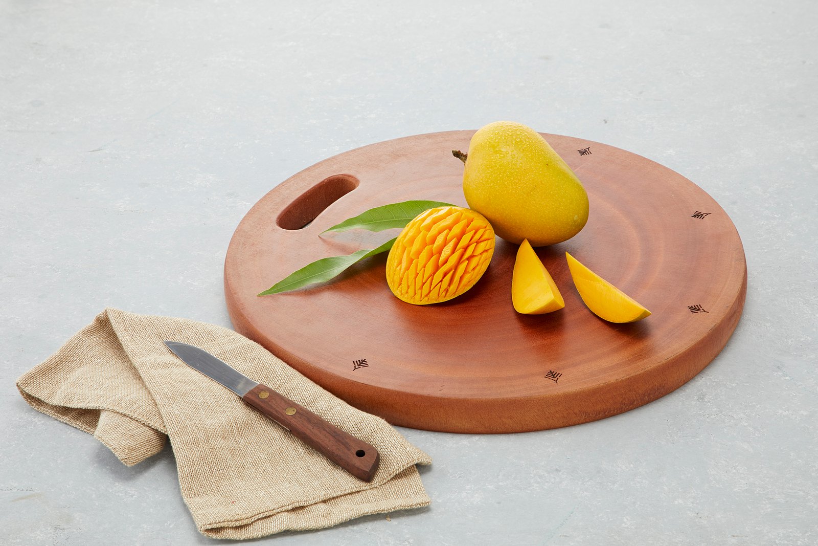 MIDAS TOUCH- NATURALLYOURS Wooden Round Cutting Board 1Pcs, Dia32×H2.3 cm